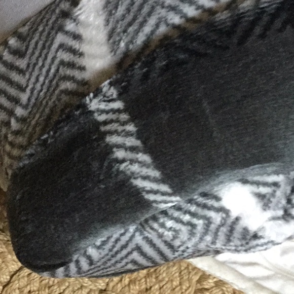 Amy Miller home plush throw blanket travel cabin valentine day gift home decor - Picture 4 of 5